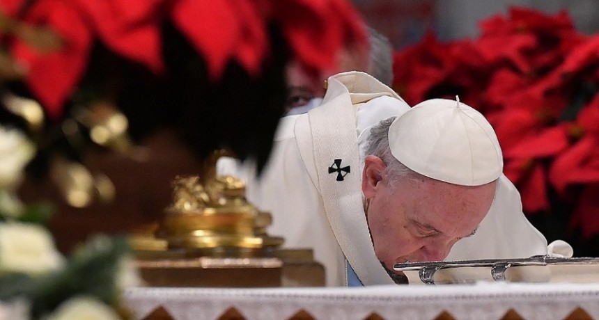 En su primera misa del año, Francisco convocó a 