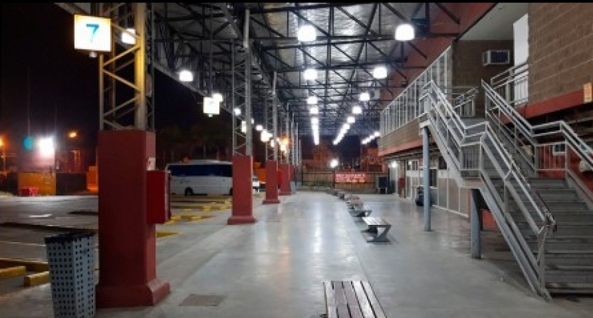 Detuvieron a siete personas por comercializar PCR falsificados junto a pasajes de micro