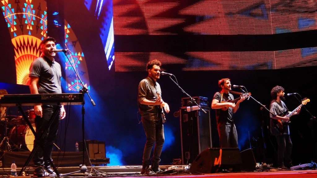Aguirre y Ahyre consagrados en Cosquín por “el coraje de hacer canciones propias”