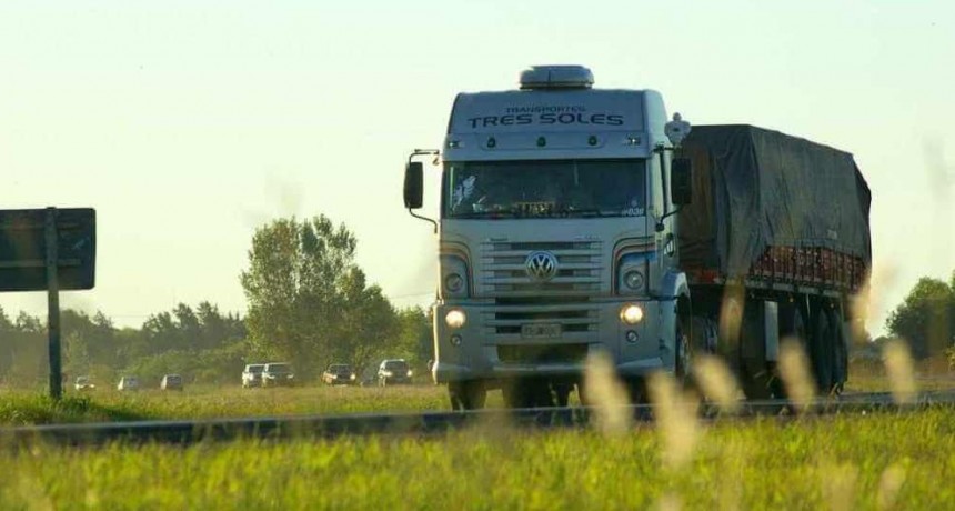 El transporte de cargas, al borde de la colisión por los costos: subieron 248% en 2023