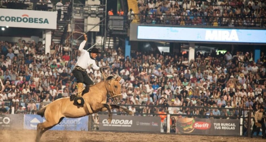 Lluvias intensas obligaron a suspender una noche del Festival de Jesús María y sumar una fecha extra