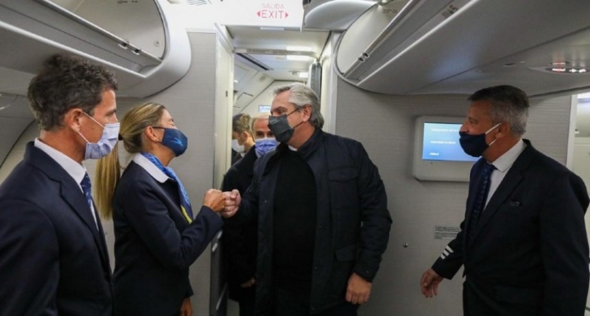 El presidente Fernández regresó a la madrugada de su gira por Rusia, China y Barbados