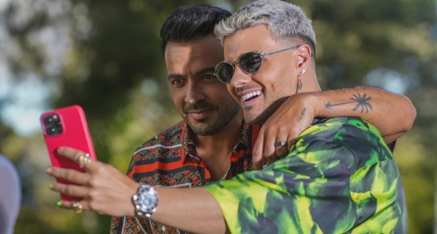 Abraham Mateo y Luis Fonsi le cantan al amor en “Bora Bora”