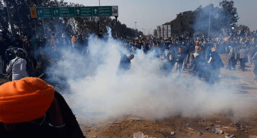 Rebelión mundial del agro: con fuertes disturbios, los tractorazos llegaron también a la India