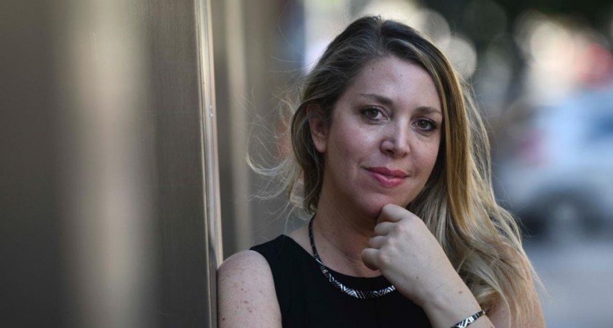 A una mujer le cae un rayo y se transforma en otra en 