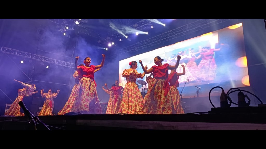 Con una plaza José Manuel Estrada repleta se llevó a cabo la noche final del Festival Henderson Canta 2025