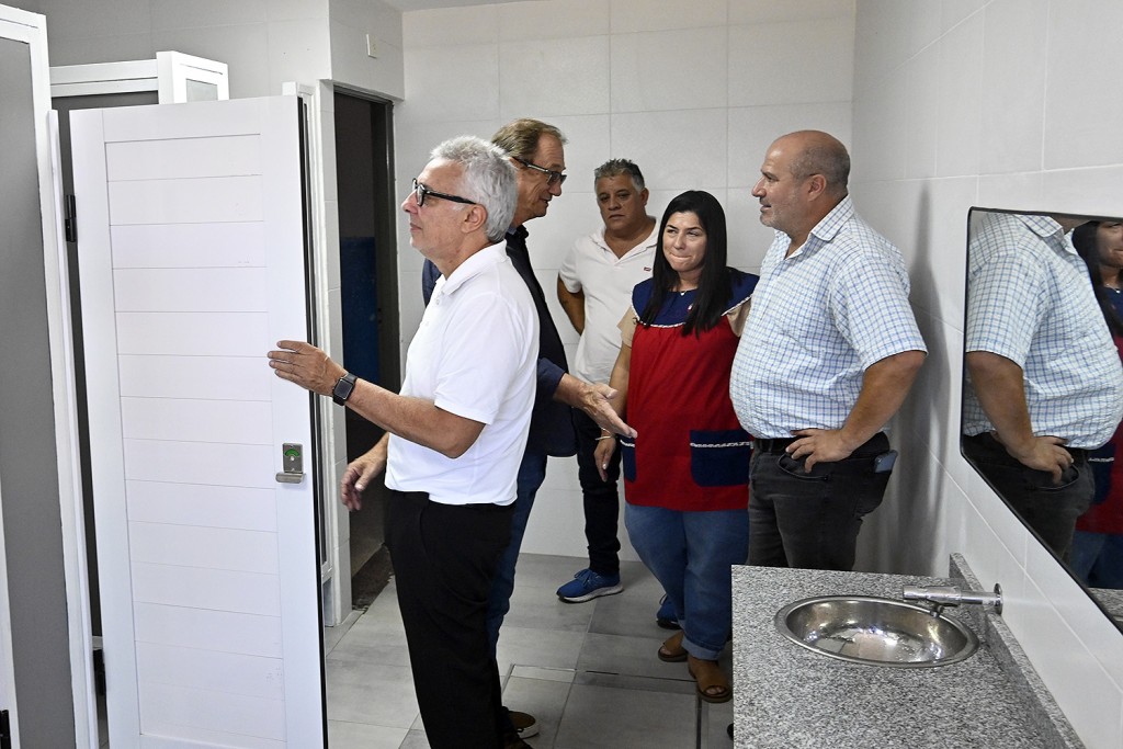 En Benavídez, Julio Zamora recorrió trabajos de infraestructura en escuelas y anunció nuevas obras