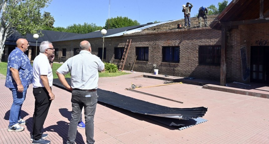 Julio Zamora monitoreó los trabajos de reconstrucción del techo en la Escuela Secundaria N° 4