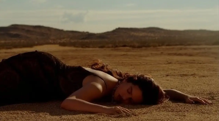 Del desierto al alma: la nueva etapa íntima de ROSALÍA con “Sauvignon Blanc”