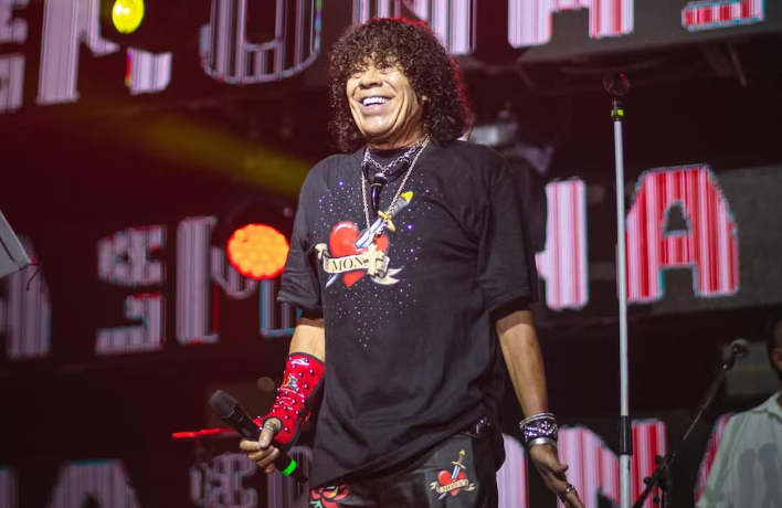 Alarma en Córdoba: La Mona Jiménez debió frenar su show por falta de aire