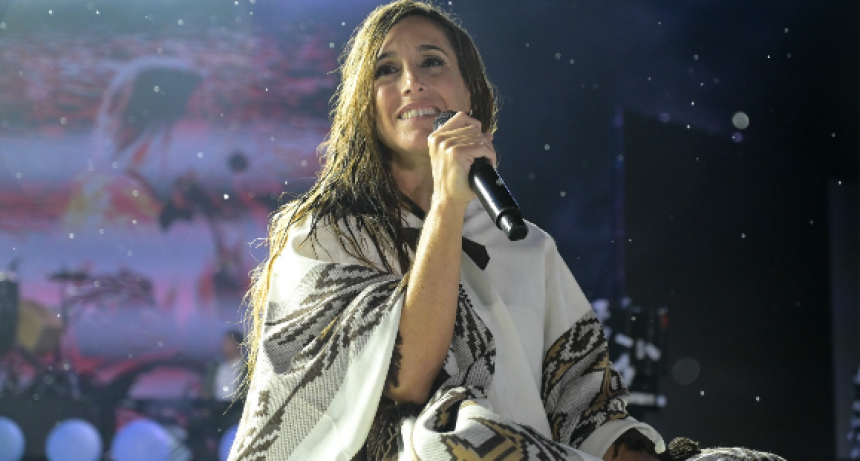 A treinta años de su debut, Soledad Pastorutti marcó una octava luna coscoína inolvidable.