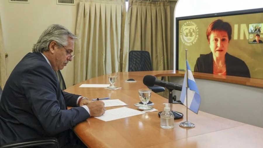 Fernández afirmó que Macri tomó una deuda con el FMI a 