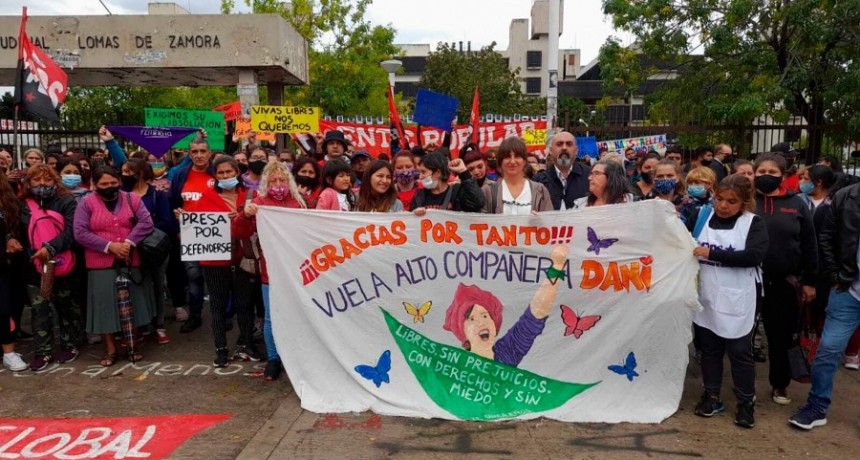 Absuelven a la mujer que llegó a juicio por matar a su ex porque era víctima de violencia de género