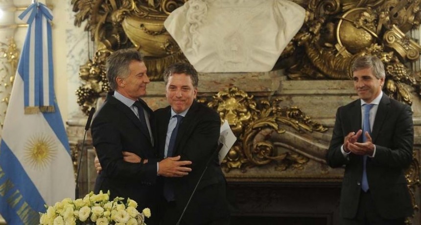 Denuncian por envío ilegal de dólares al exterior a Dujovne, gestor de la deuda con el FMI