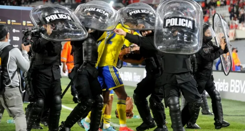 ¿Clausuran el Monumental por los incidentes en el superclásico? 