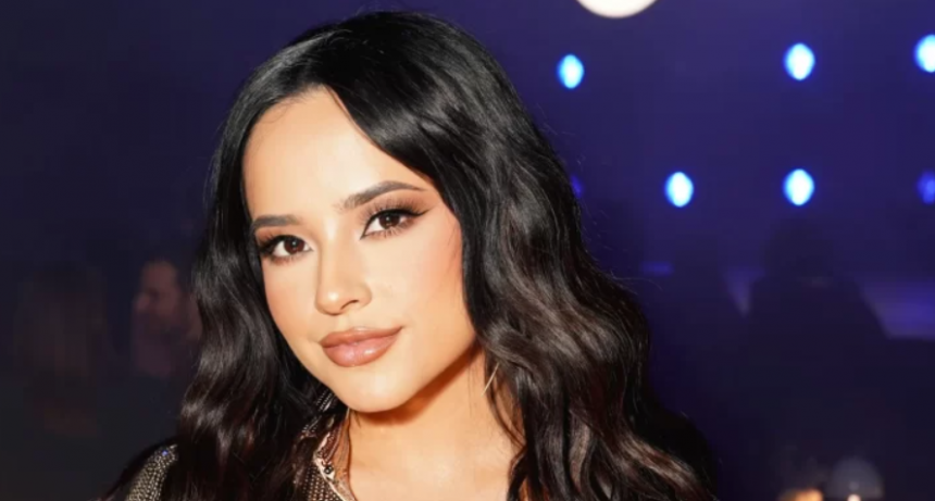 Becky G lanza un 