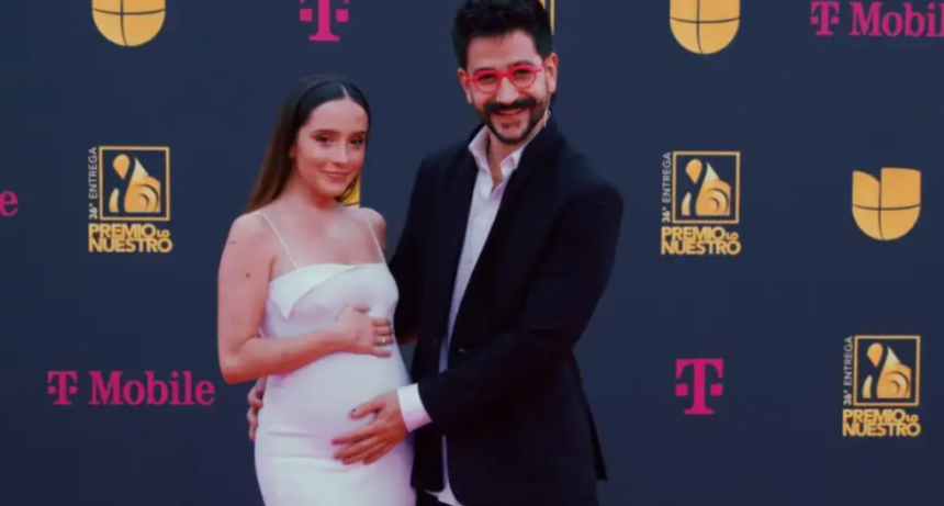 Evaluna Montaner lució su pancita de embarazada desde las playas de Miami