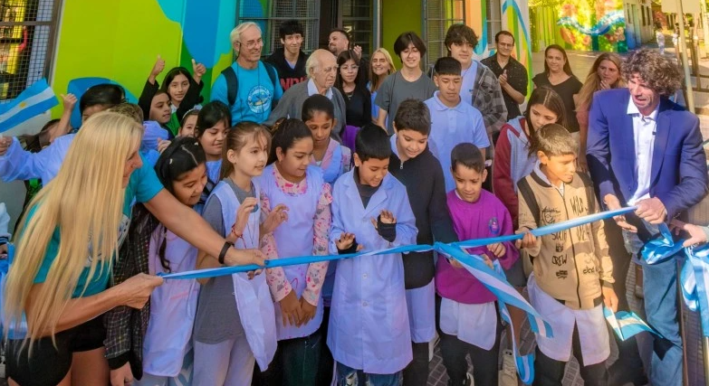 Juan Andreotti inauguró la renovación de la Escuela Primaria N°17 y Secundaria N°24