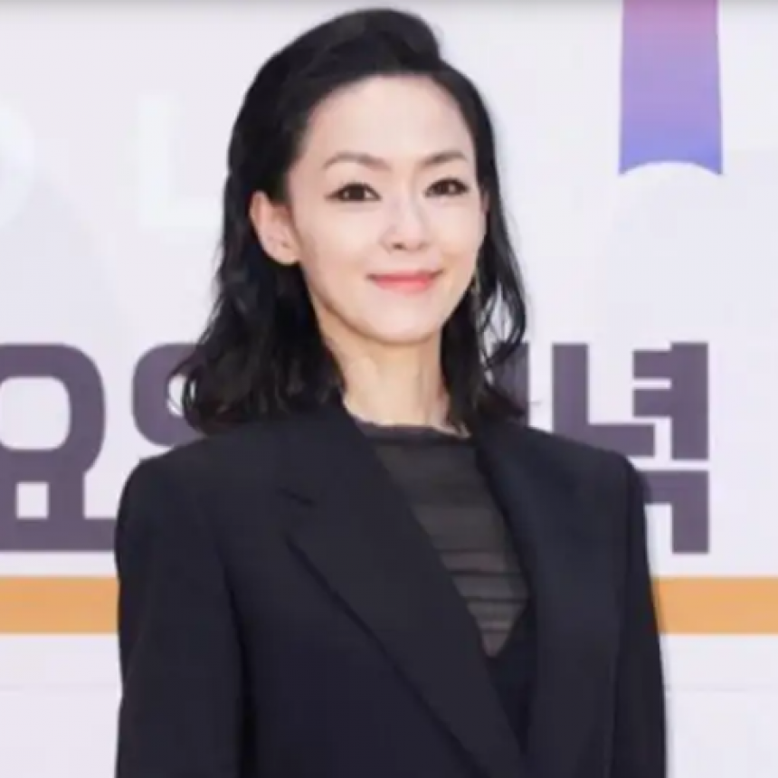 Kim Yoon Ah fue hospitalizada mientras lucha contra una parálisis neurológica