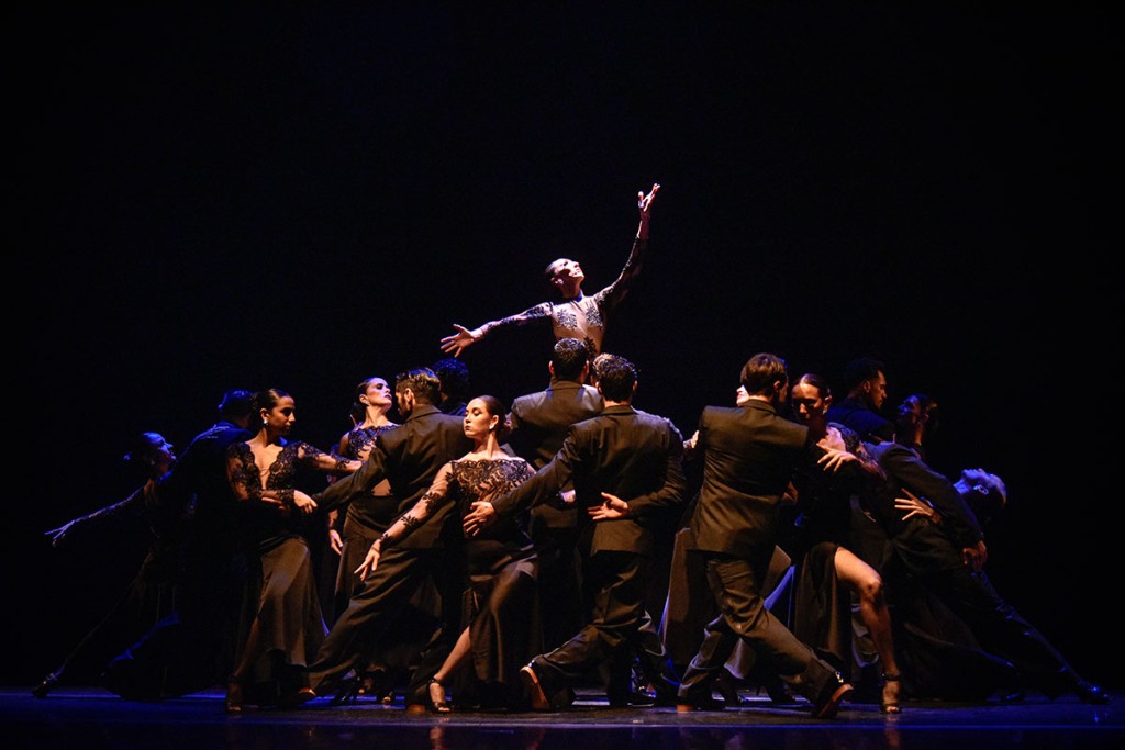 Enlazados, por el Ballet Folkl&oacute;rico Nacional