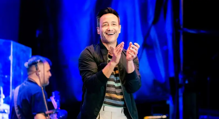 Luciano Pereyra revolucion&oacute; el Festival del Artesano con una nueva versi&oacute;n de &ldquo;Siesta de Verano&rdquo;