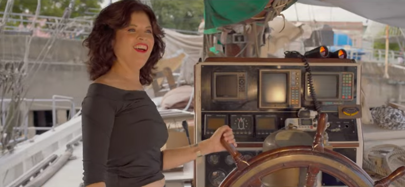 Anabella Paraber lanz&oacute; su versi&oacute;n de Sabor a m&iacute; con un videoclip filmado en La Boca