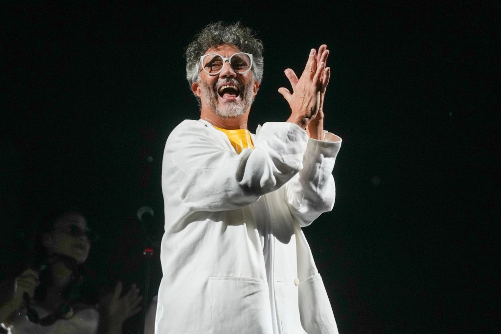 Fito P&aacute;ez hace historia en Rosario con concierto gratuito que reuni&oacute; a cientos de miles