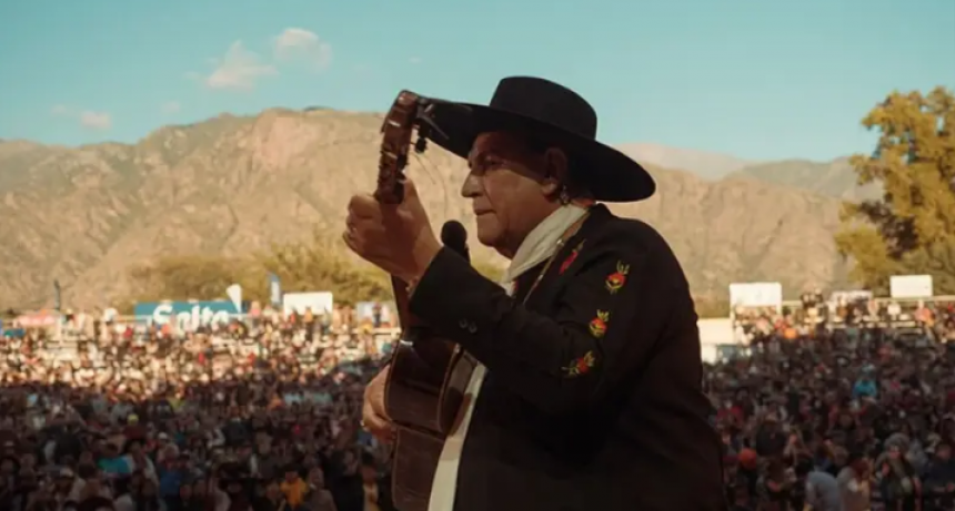 Seis horas para la historia: el Chaqueño Palavecino hizo récord y abrió la Serenata a todo el pueblo