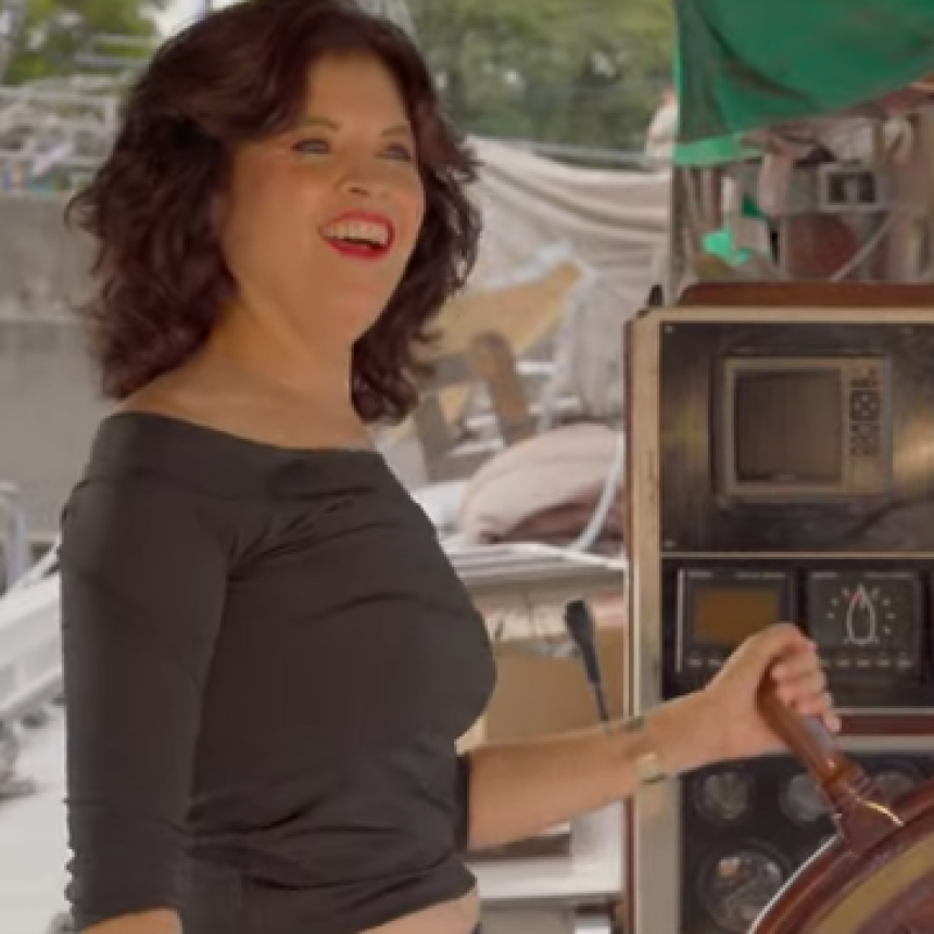 Anabella Paraber lanz&oacute; su versi&oacute;n de Sabor a m&iacute; con un videoclip filmado en La Boca