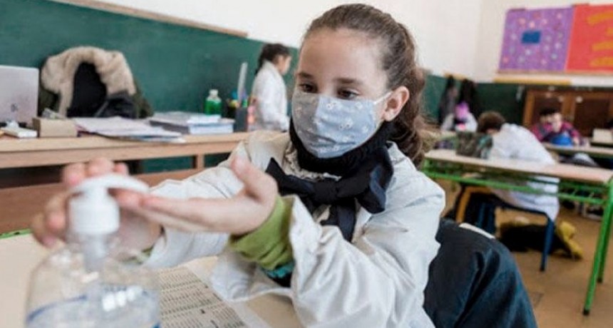 El Ministerio de Salud instó a mantener el uso del barbijo en espacios cerrados