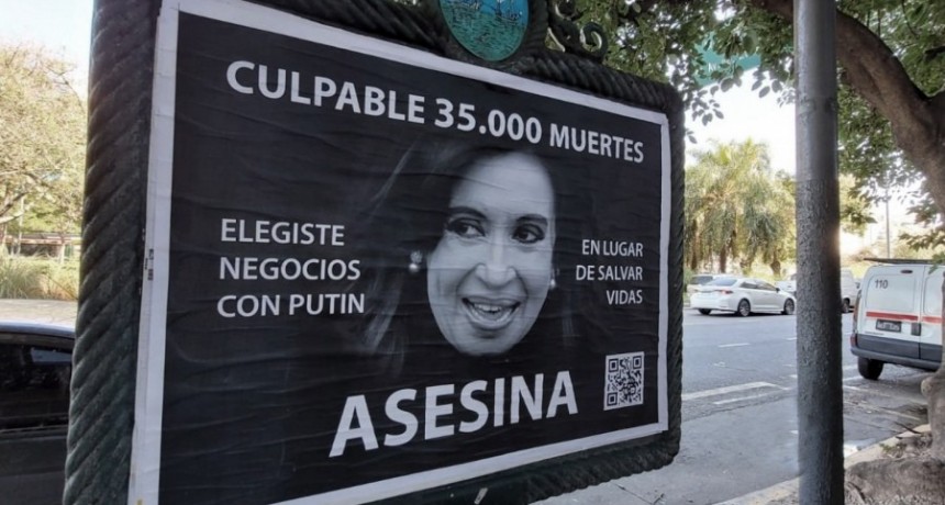 Allanaron la casa de quien habría encargado los afiches difamatorios contra Cristina Kirchner