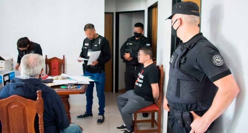 Cayó una banda que falsificaba documentaciones para obtener la visa estadounidense