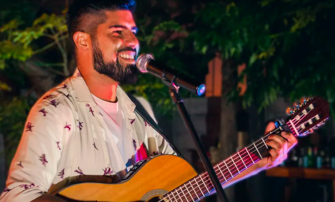 “Camino del amor“ es el nuevo video de Pablo Ponce. Ya está disponible en redes