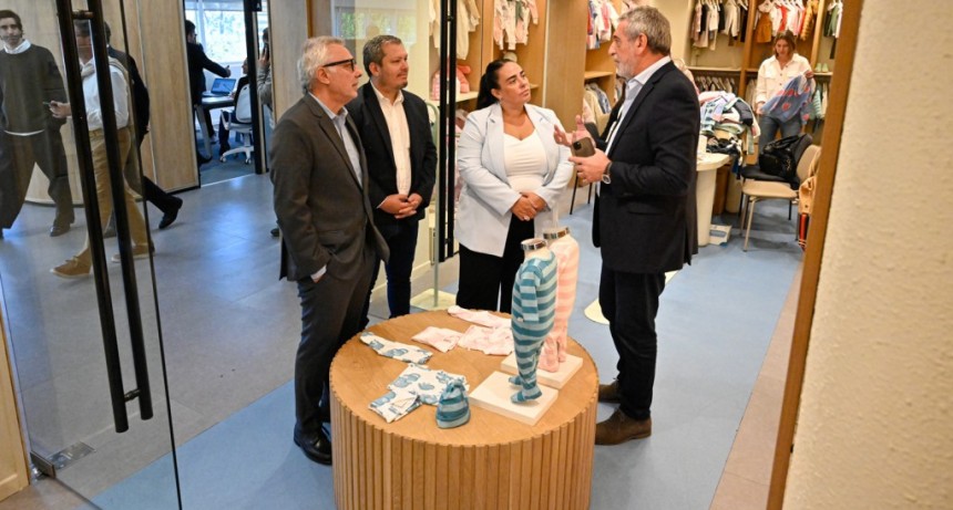  Julio Zamora recorrió la nueva planta del Grupo Altatex en Tigre