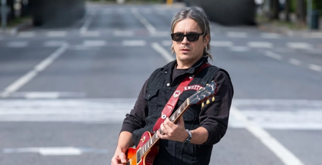 Pato Sardelli interpret&oacute; el Himno Nacional en el road show de Franco Colapinto