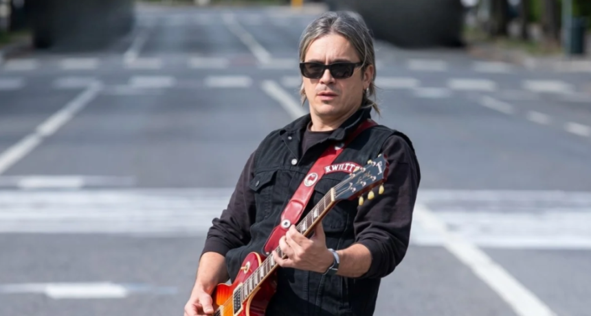 Pato Sardelli interpret&oacute; el Himno Nacional en el road show de Franco Colapinto