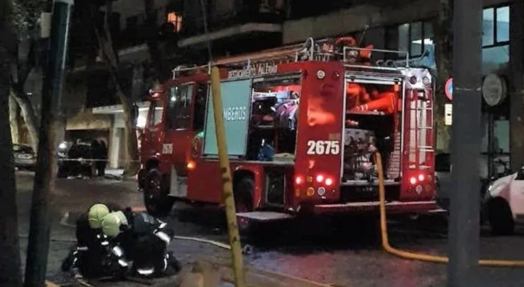 Incendio en un edificio de Belgrano: un muerto y tres heridos, entre ellos, Felipe Pettinato