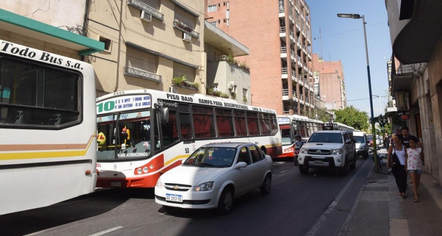 Funciona el transporte de pasajeros en las provincias y podría levantarse el paro del jueves y viernes