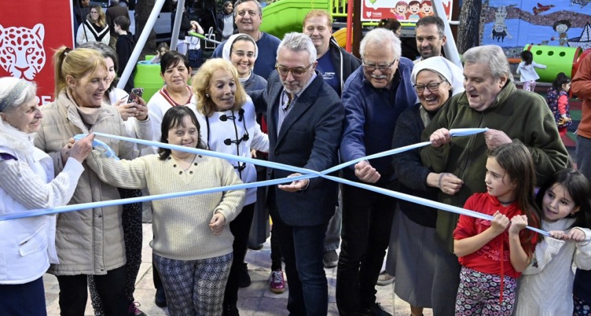 Julio Zamora inauguró la puesta en valor de la Plazoleta 