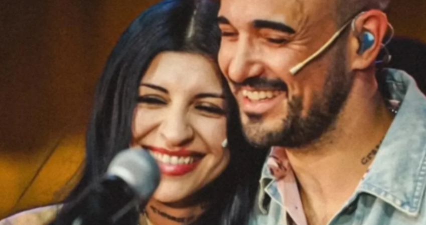 Abel Pintos y Cazzu cantaron folklore juntos en el Día de la Patria