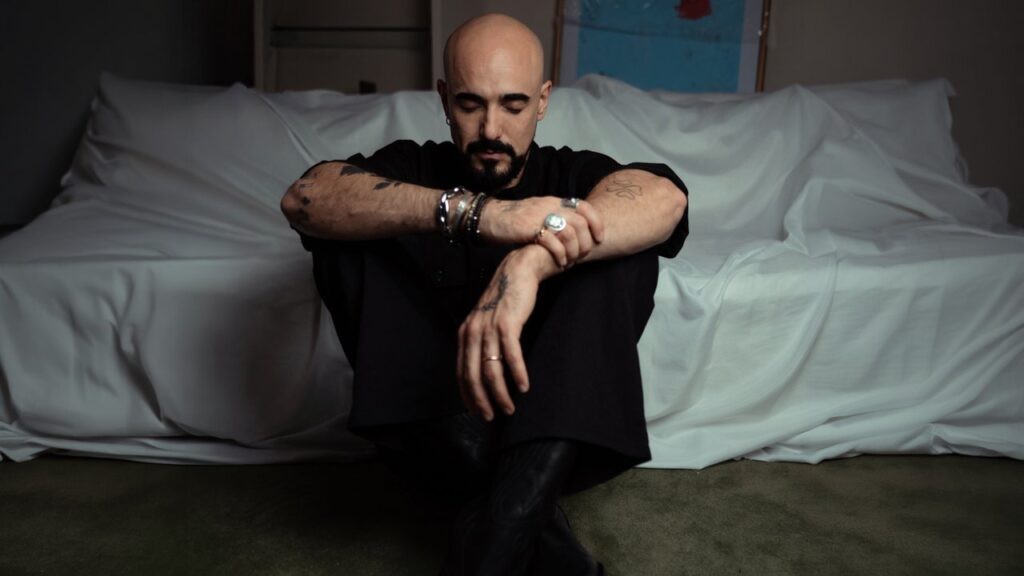 Abel Pintos present&oacute; &ldquo;La Culpa&rdquo;, una canci&oacute;n cargada de emoci&oacute;n y nostalgia