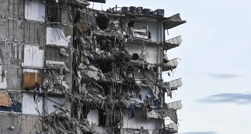 Suben a cuatro los muertos por el derrumbe de un edificio en Miami tras el hallazgo de tres cuerpos
