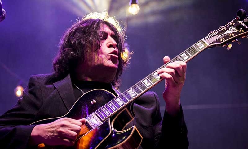 El guitarrista Luis Salinas se presentó en Rosario