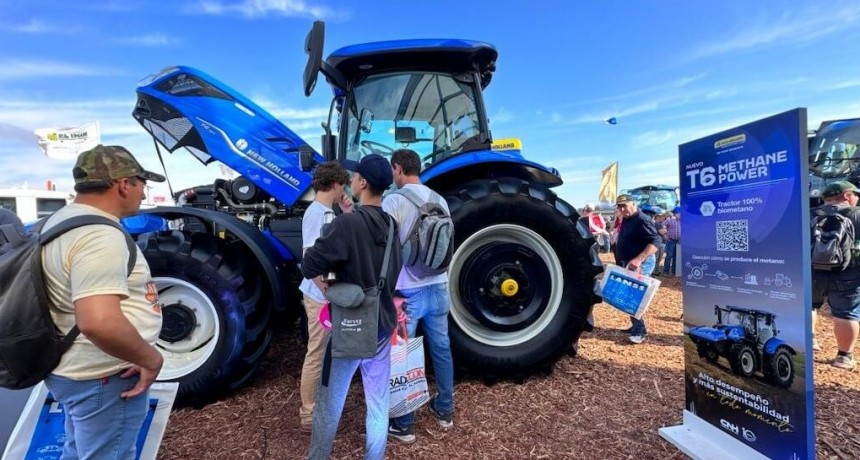 Cómo funciona el primer tractor a biogás del mundo, que ya se vende en Argentina