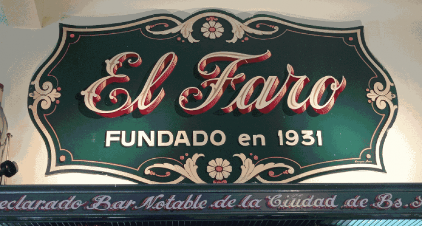 El bar notable que ofrece tango en vivo un viernes al mes y al que asisten terceras generaciones de amigos