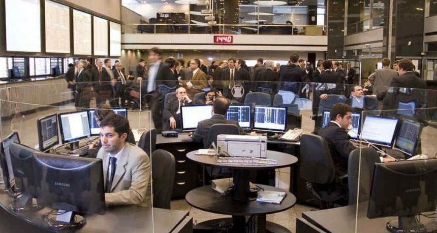 Mercados: con precios volátiles, recomiendan “afinar” la estrategia de coberturas