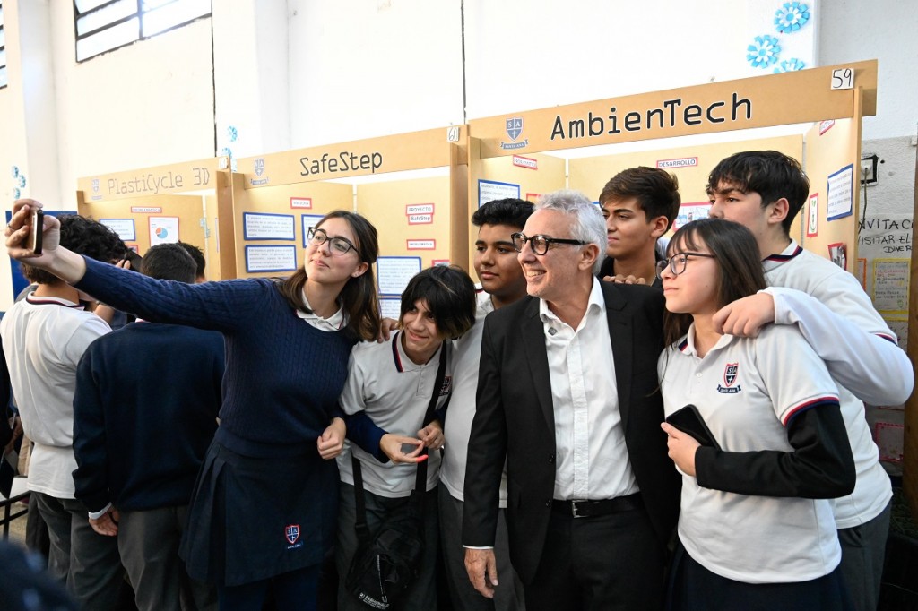 Reafirmando su compromiso con la educación, Julio Zamora participó de la Feria Distrital de Educación, Artes, Ciencias y Tecnología en Tigre centro