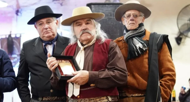 Dolor en el folklore por la muerte que golpea a José Larralde