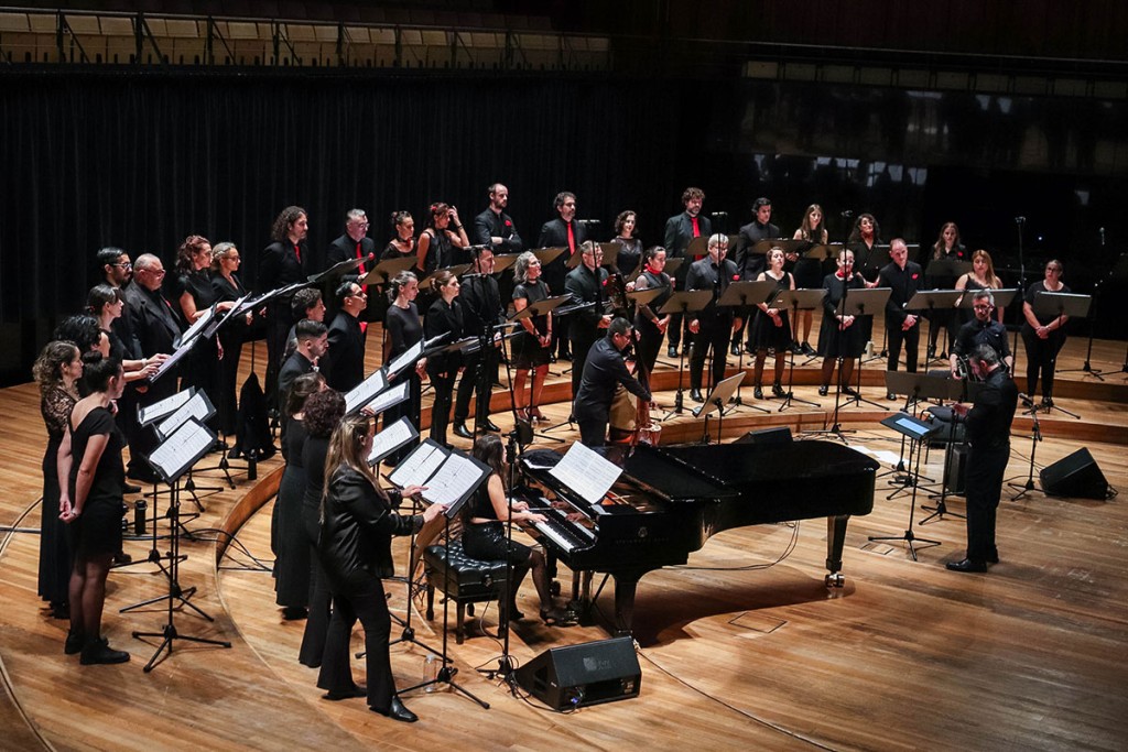 El Coro Nacional de M&uacute;sica Argentina canta tango, con m&uacute;sicos invitados