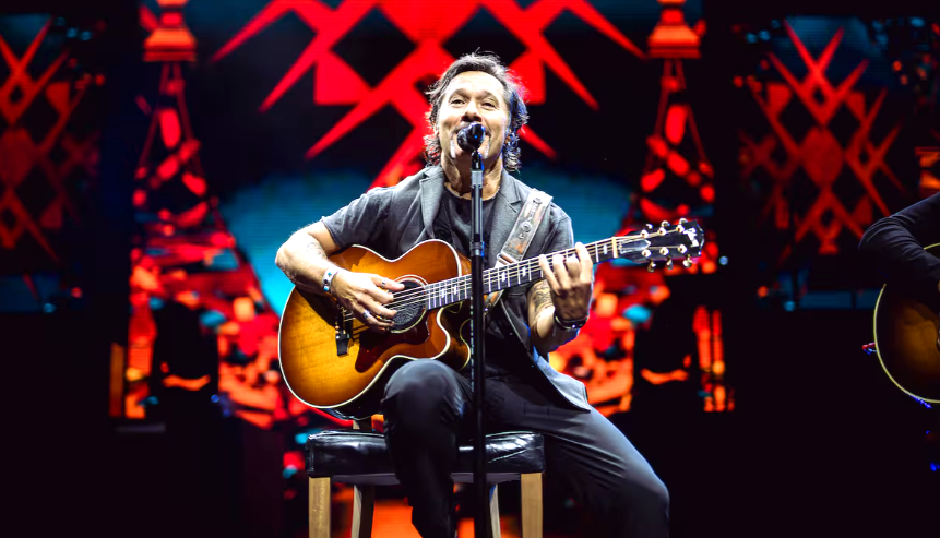 Diego Torres brill&oacute; en el Movistar Arena con un show lleno de emoci&oacute;n y cl&aacute;sicos